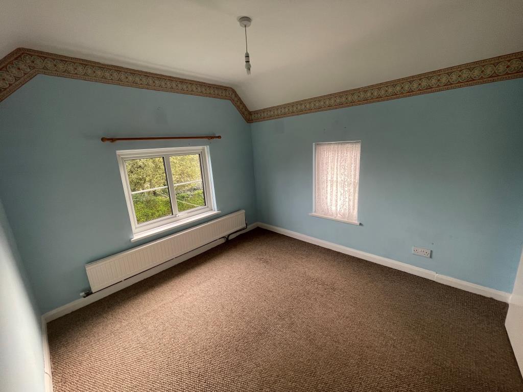 Lot: 145 - DETACHED COTTAGE ON TWO ACRE PLOT WITH DILAPIDATED BARN AND HARDSTANDING - Bedroom three